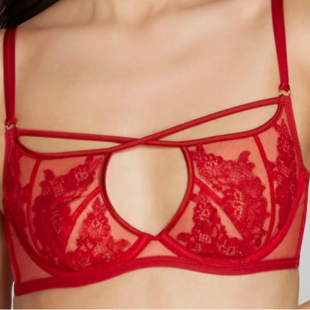 Demelza
Plunge Underwired Bra 34 D